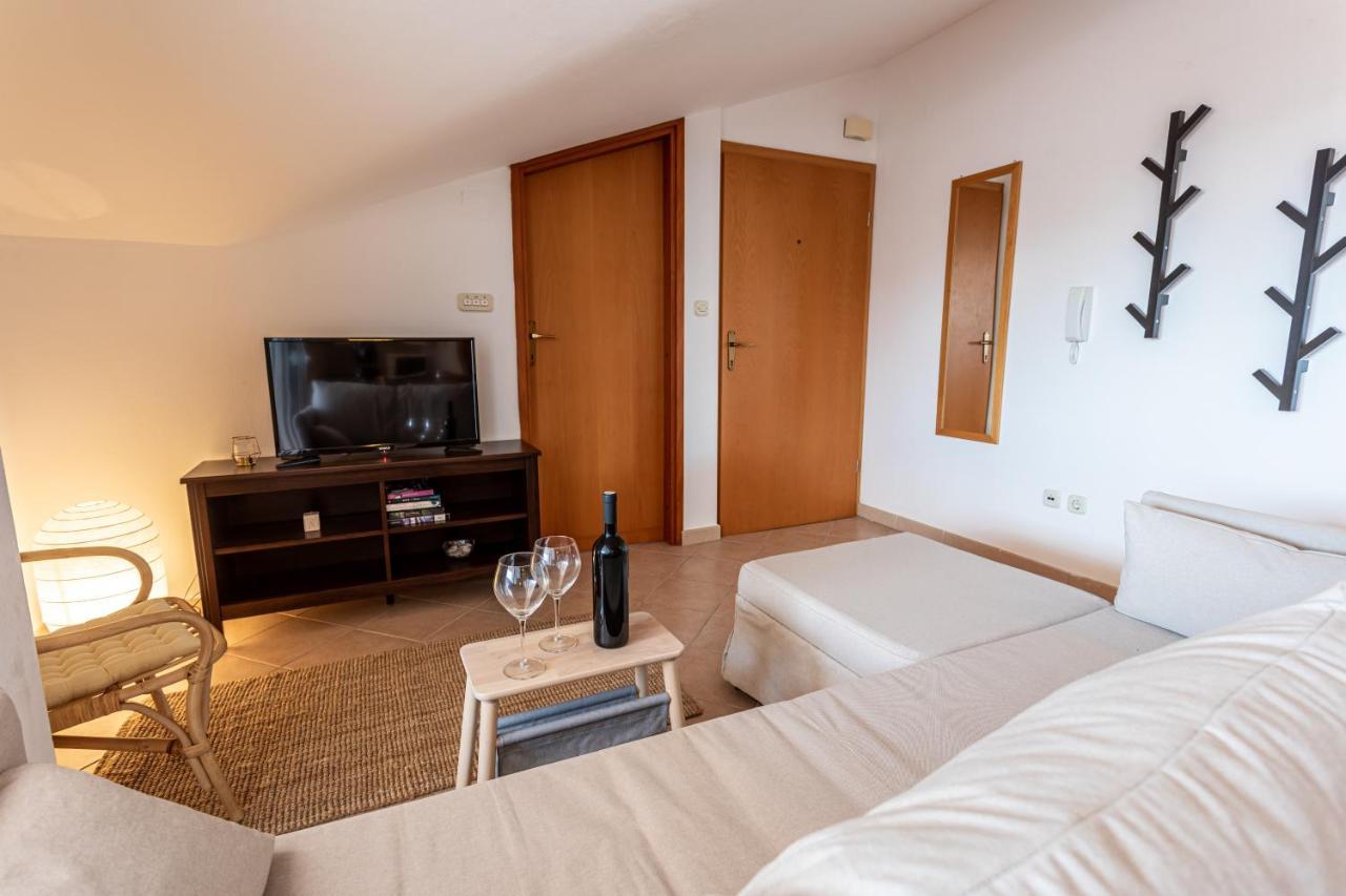 Apartment Tereza Малинска Экстерьер фото